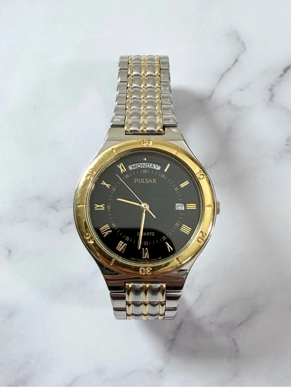 Vintage 1990s Pulsar 36mm Quartz Watch Day Date Two Tone Black Dial Wrist Watch